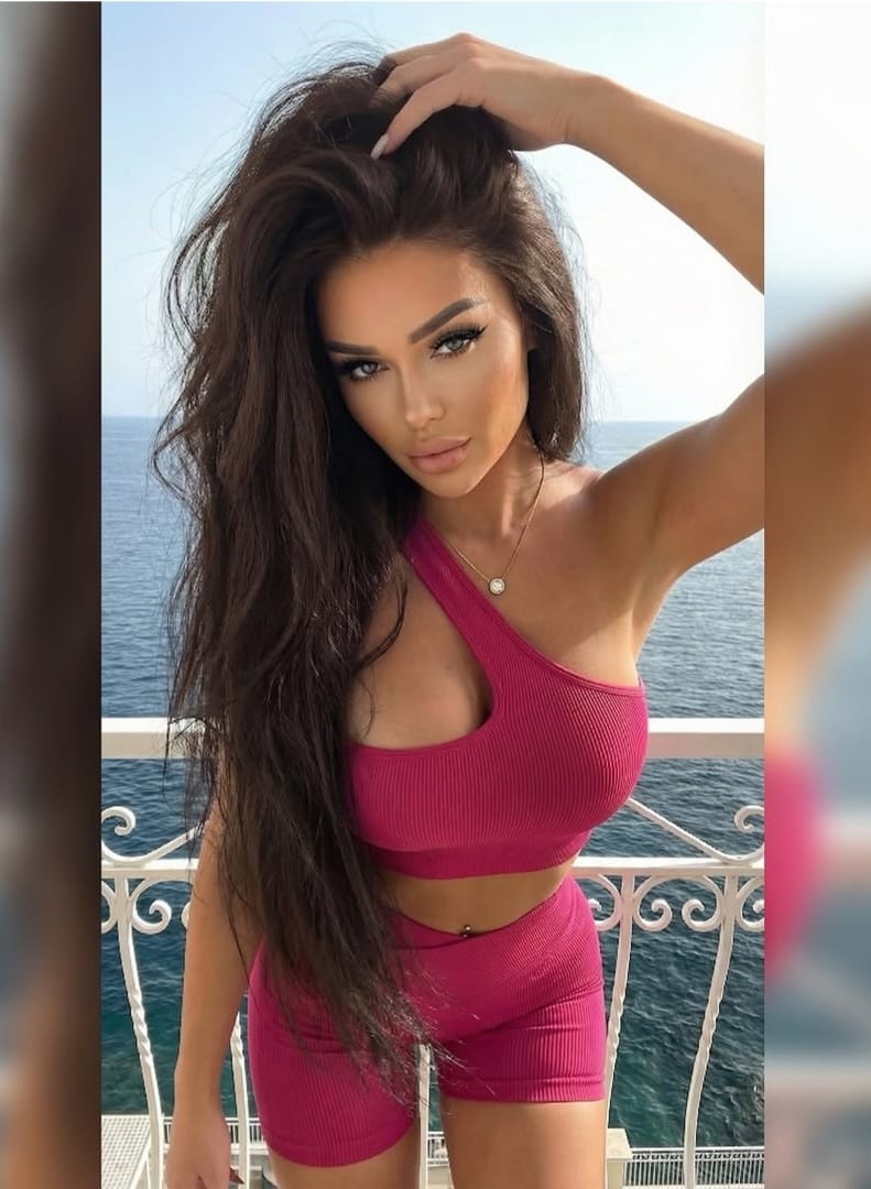 ירושלים מסאזיסטית חטובה בלונדינית